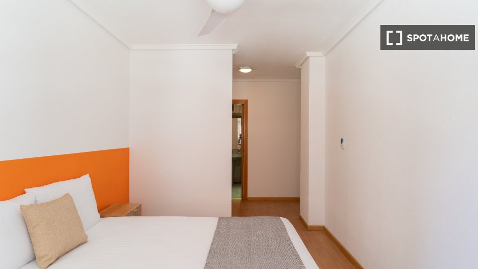 Double room Madrid, 5 beds — photo 13