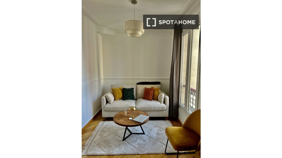 Appartamento con 1 camera da letto in affitto a Clignancourt-Jules Joffrin - in Paris