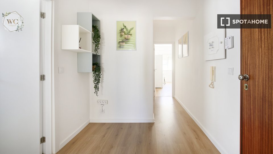 Apartment Lisbon, 2 beds, 80m² — photo 13