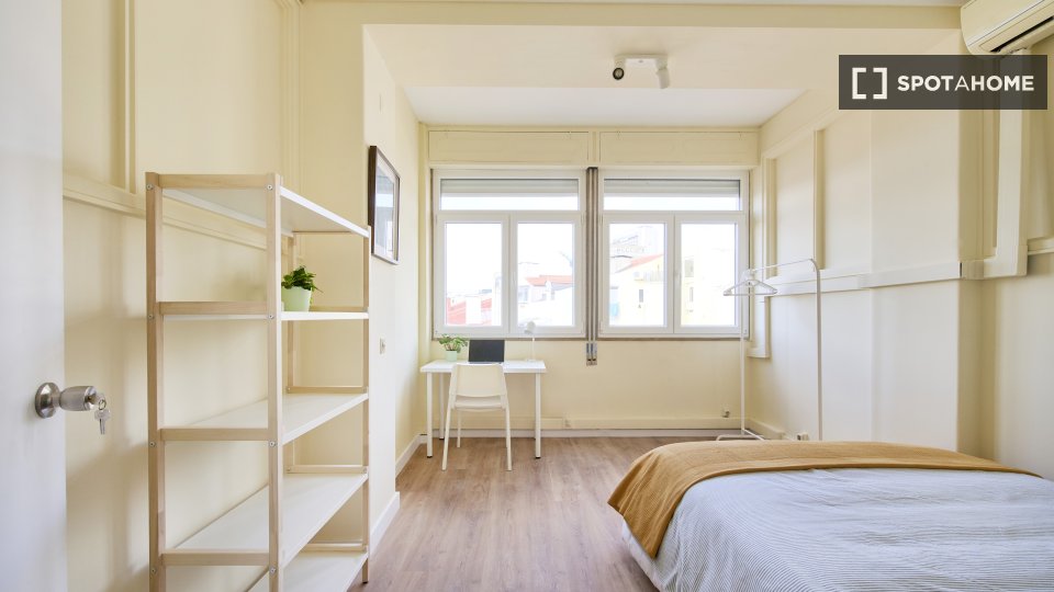 Double room Lisbon, 9 beds, 160m² — photo 22