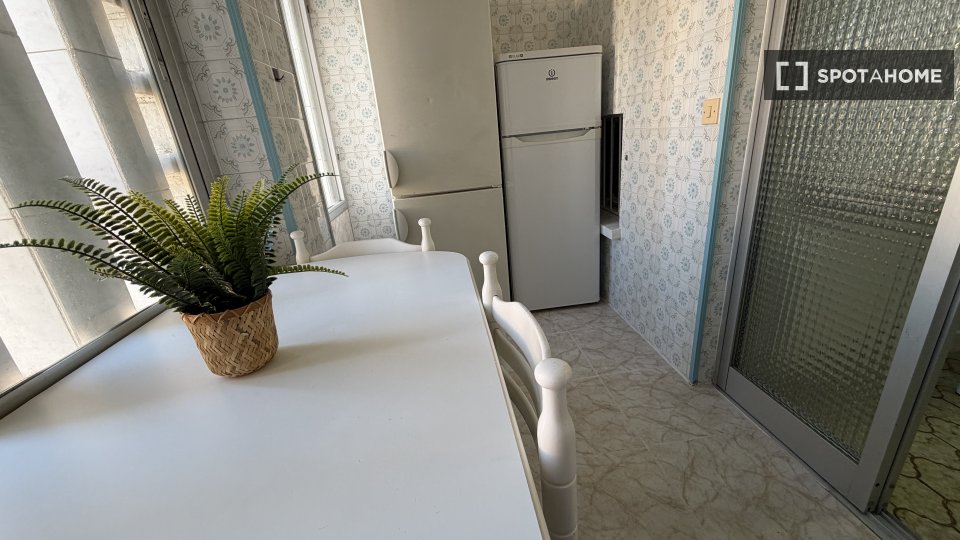 Double room Madrid, 7 beds, 140m² — photo 5