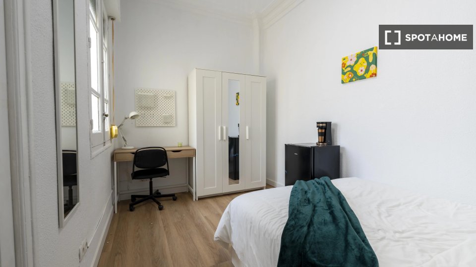 Double room Madrid, 5 beds — photo 13
