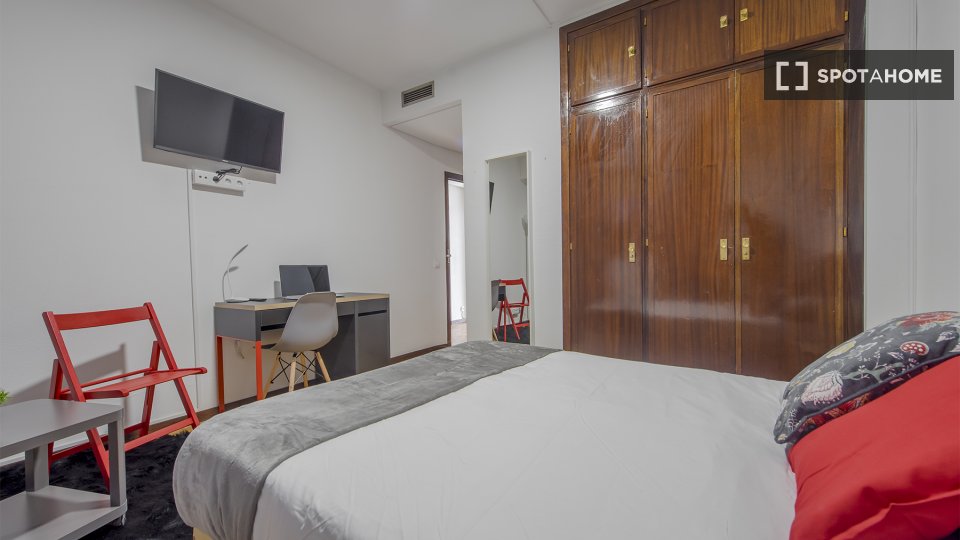 Double room Madrid, 9 beds, 220m² — photo 19