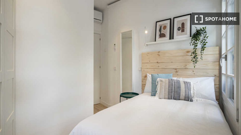Double room Madrid, 4 beds — photo 59