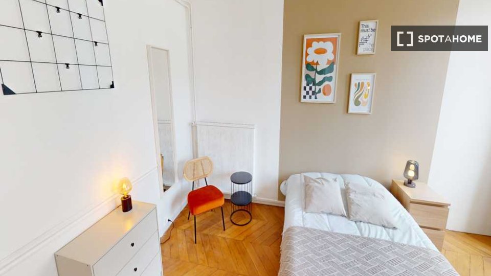 Double room Paris, 3 beds, 80m² — photo 3