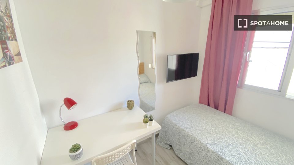 Habitación en piso compartido de 4 habitaciones en alquiler en La Palmilla.