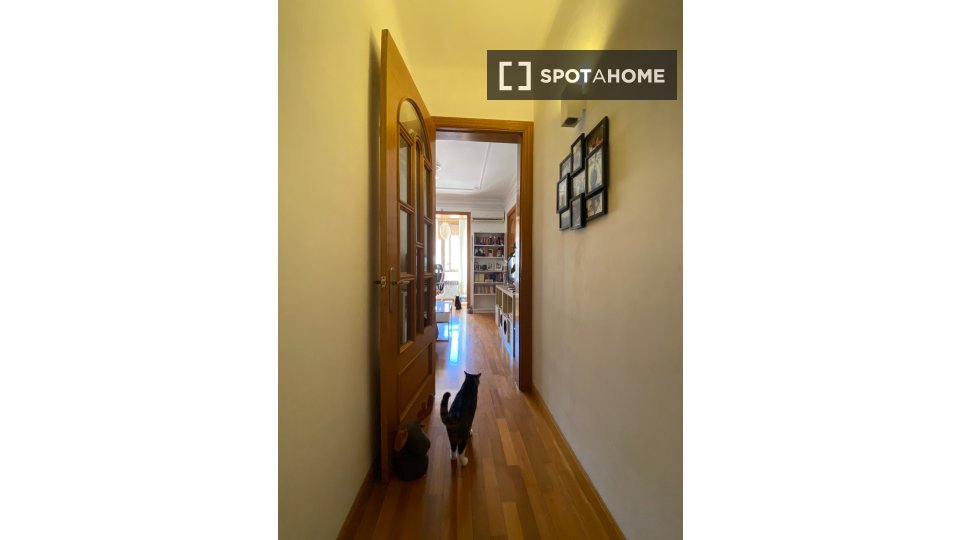 Double room Barcelona, 2 beds, 75m² — photo 4