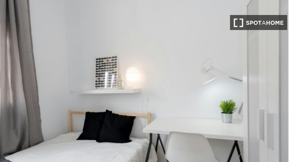Double room Barcelona, 5 beds, 105m² — photo 49