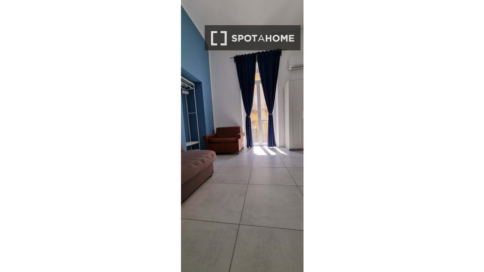 Double room Naples, 1 bed — photo 6