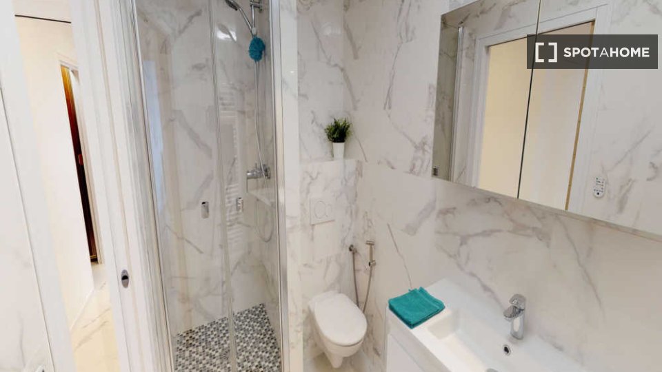 Double room Paris, 5 beds, 110m² — photo 13