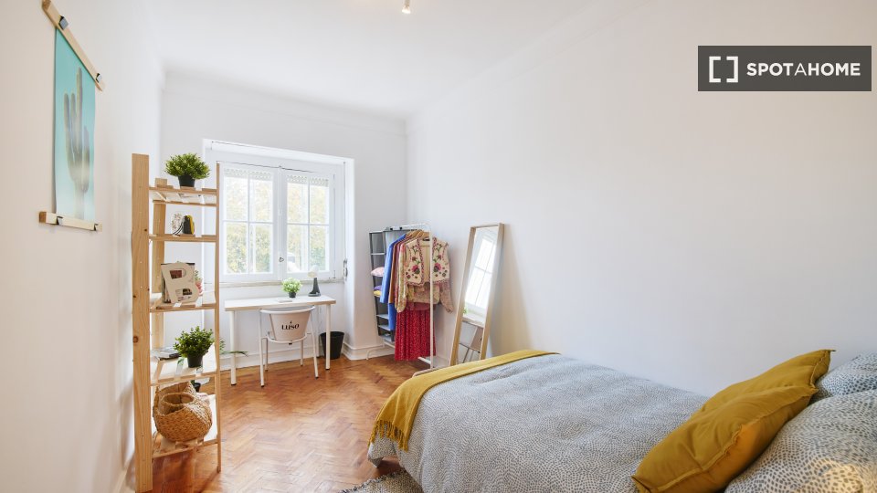 Double room Lisbon, 8 beds — photo 24
