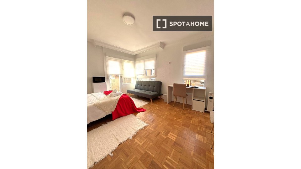 Double room Madrid, 7 beds, 160m² — photo 30