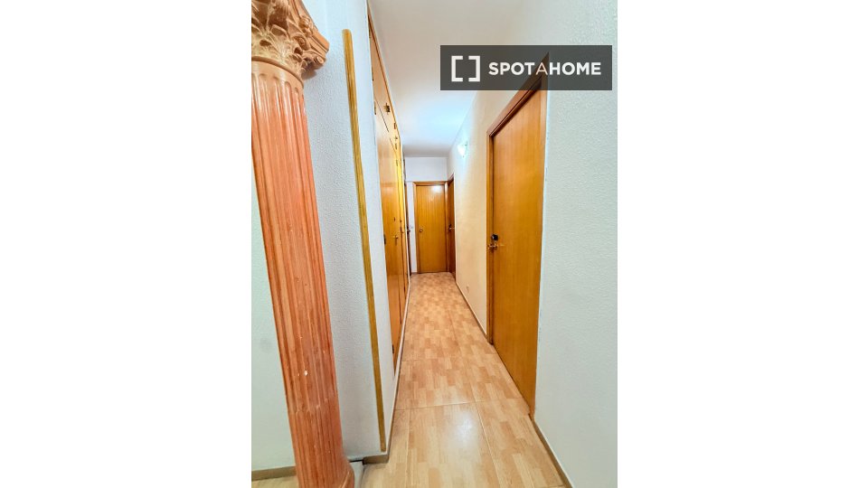 Double room Madrid, 5 beds — photo 17