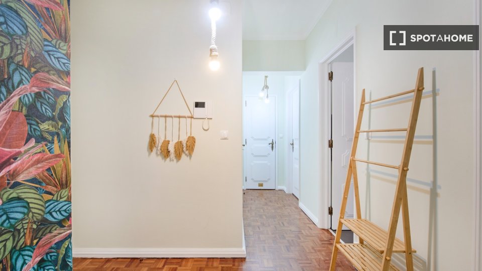 Double room Lisbon, 5 beds — photo 28