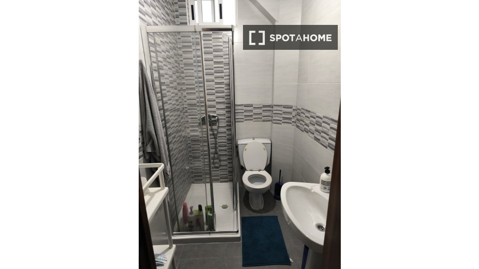 Double room Santiago_De_Compostela, 3 beds — photo 26
