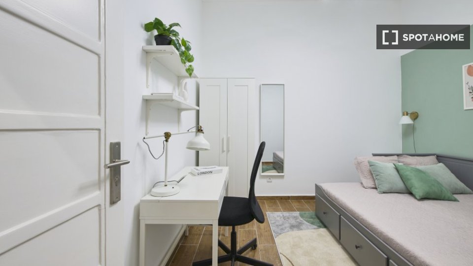 Double room Lisbon, 3 beds — photo 1