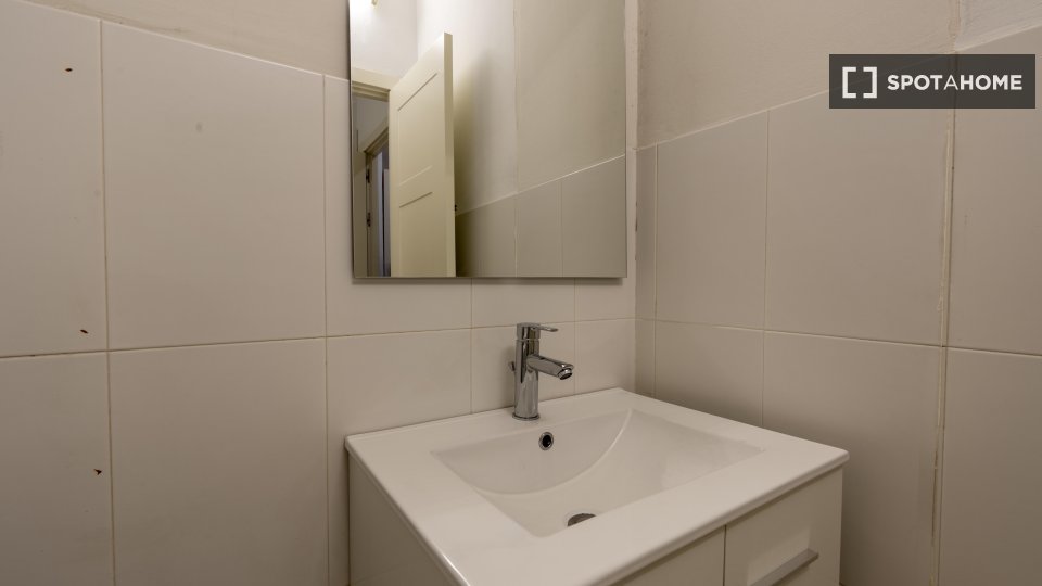 Double room Madrid, 5 beds — photo 50