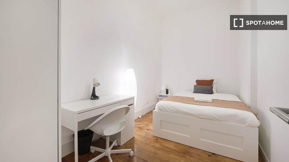Double room Lisbon, 8 beds — photo 10