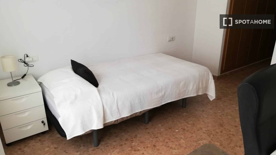Double room Valencia, 3 beds — photo 2