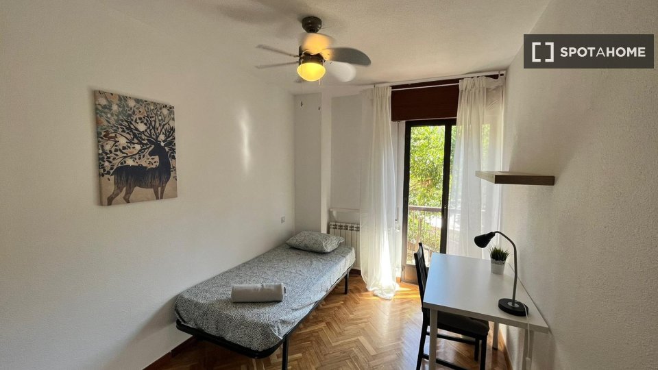 Double room Madrid, 5 beds — photo 6