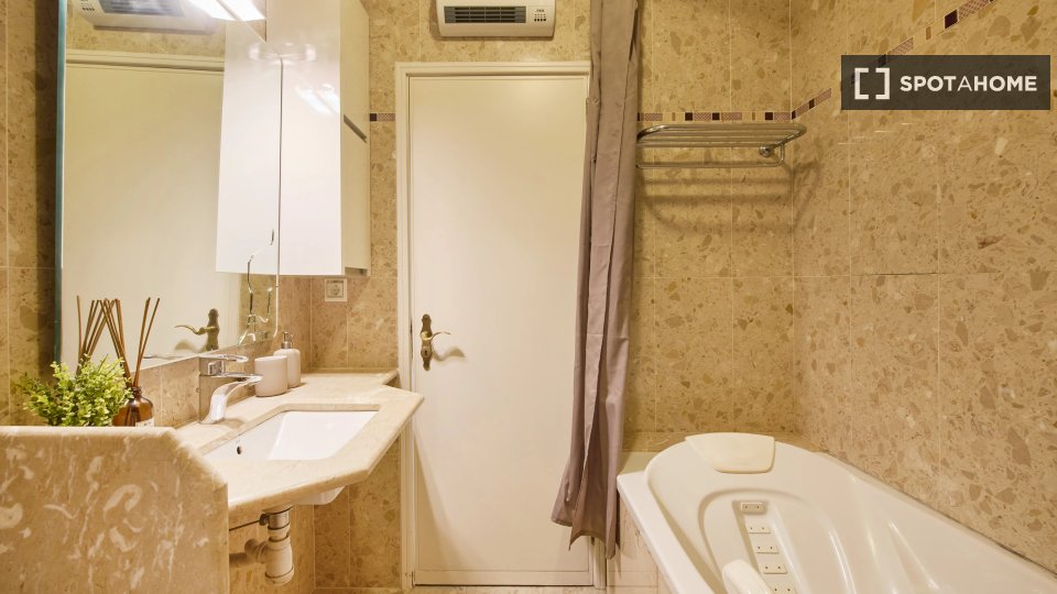 Double room Lisbon, 9 beds — photo 15