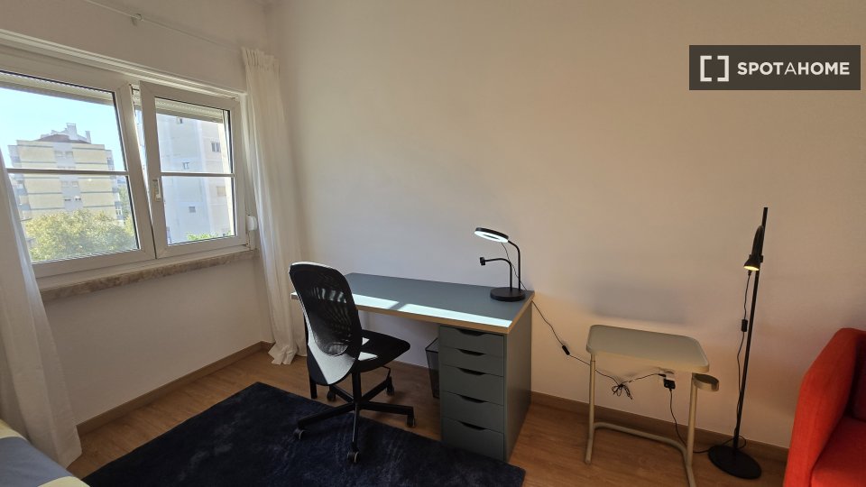 Double room Lisbon, 5 beds, 130m² — photo 5
