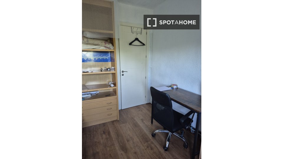 Double room Madrid, 3 beds, 79m² — photo 1