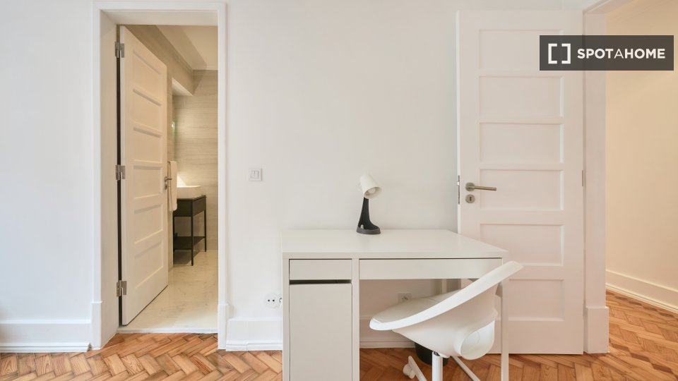 Double room Lisbon, 6 beds — photo 10