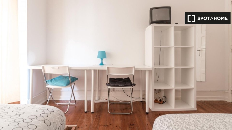 Double room Lisbon, 5 beds — photo 16