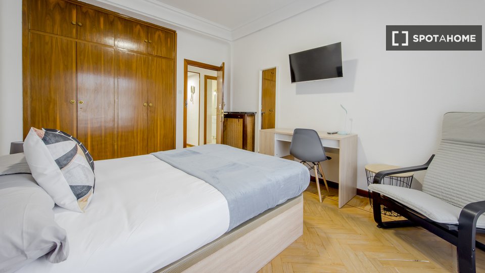 Double room Madrid, 5 beds, 110m² — photo 19