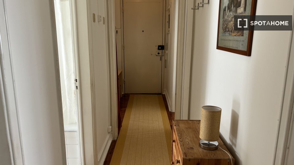 Apartment Lisbon, 1 bed, 77m² — photo 18