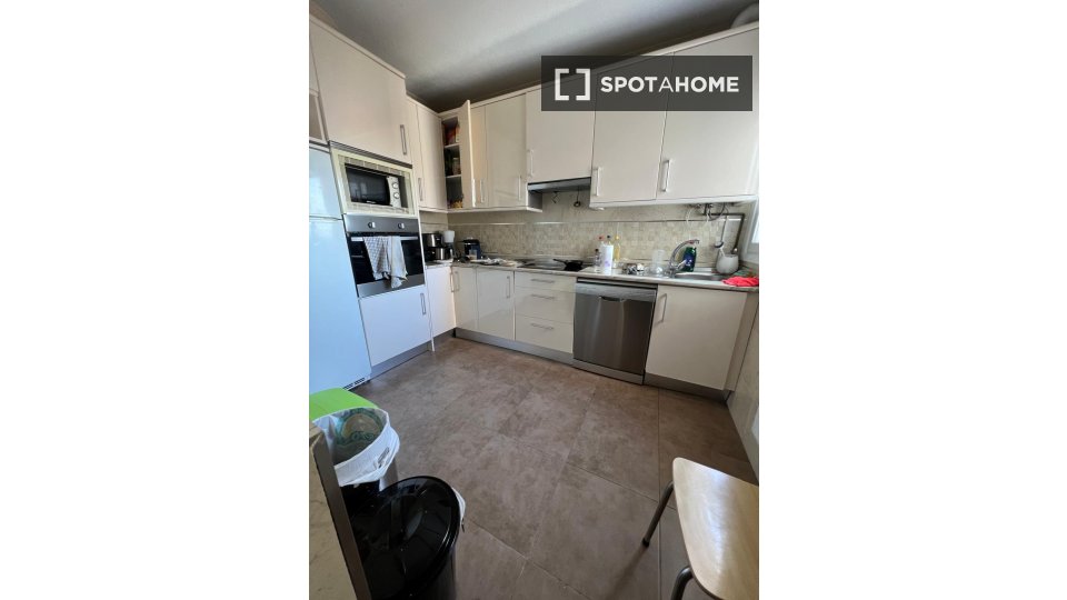 Double room Madrid, 4 beds, 150m² — photo 3