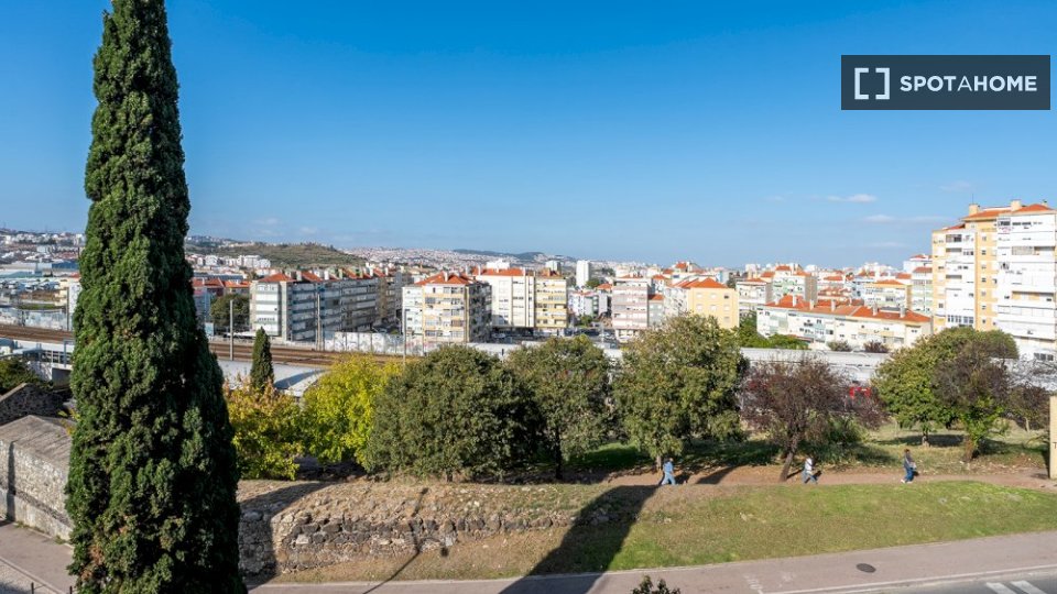 Double room Lisbon, 6 beds — photo 14