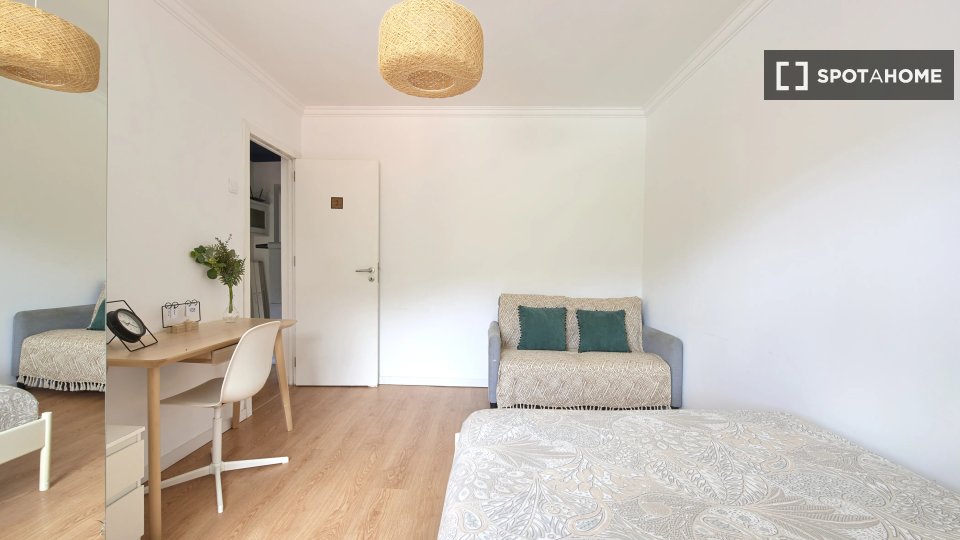 Double room Lisbon, 4 beds — photo 12