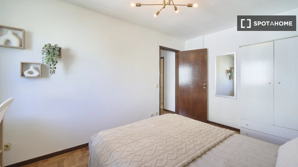 Double room Lisbon, 5 beds — photo 14