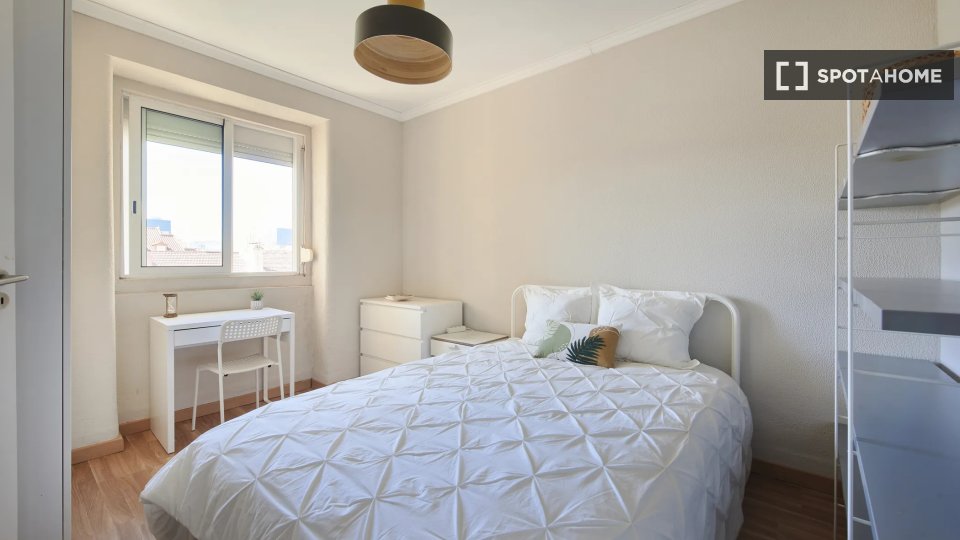 Double room Lisbon, 4 beds — photo 8
