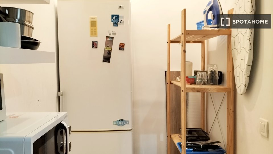 Double room Madrid, 5 beds, 100m² — photo 3