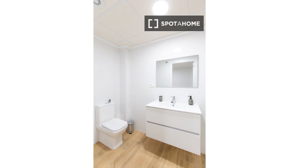 Double room Alicante, 8 beds, 201m² — photo 8