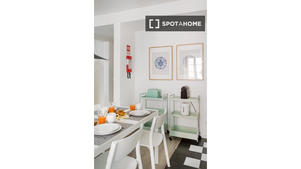 Apartment Lisbon, 4 beds — photo 12
