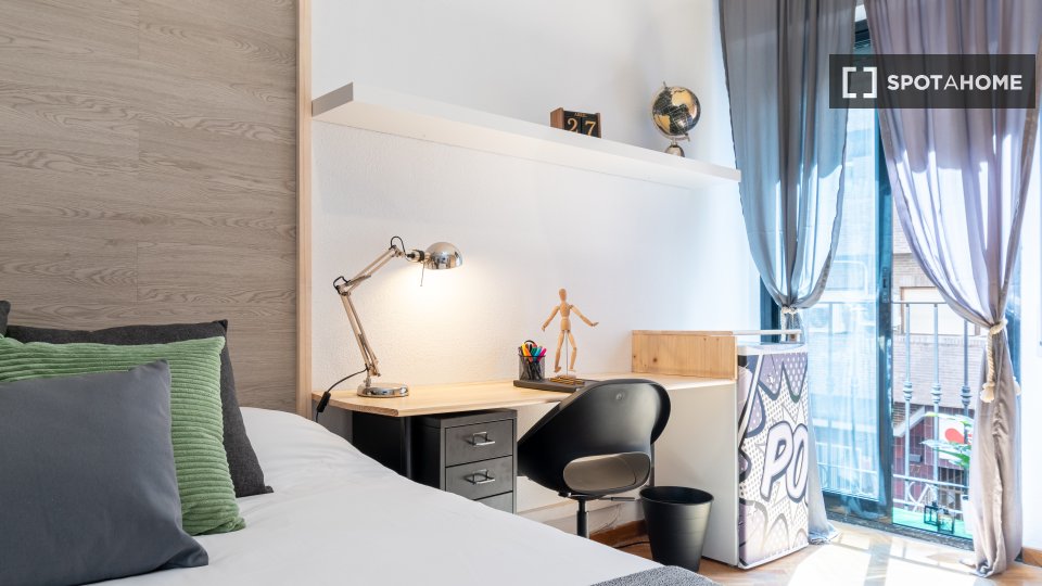 Double room Madrid, 7 beds, 160m² — photo 5