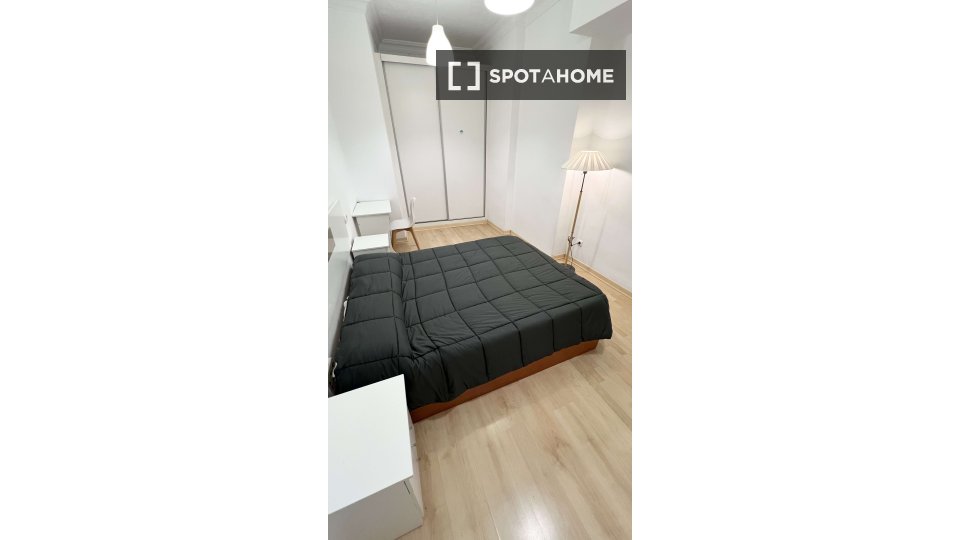 Double room Valencia, 3 beds, 103m² — photo 45