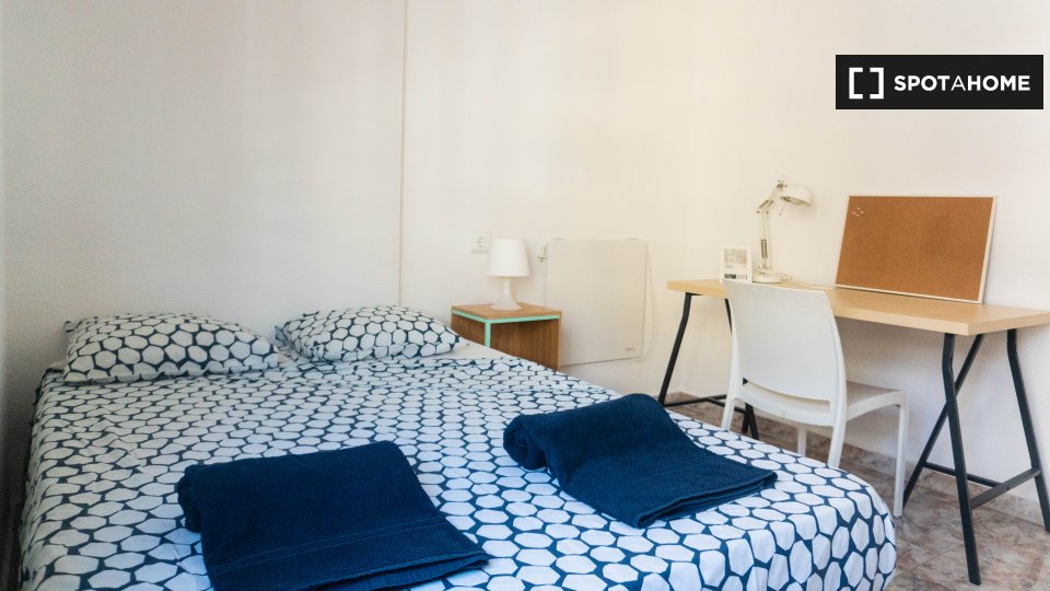 Double room Valencia, 7 beds, 200m² — photo 2