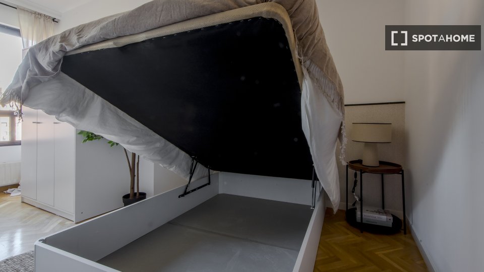 Double room Madrid, 6 beds, 150m² — photo 9