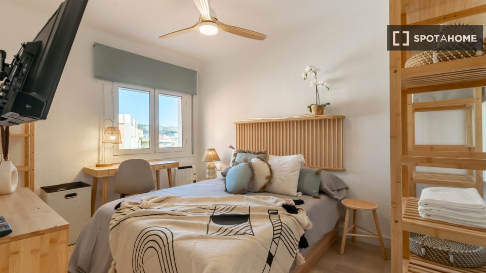 Double room Barcelona, 3 beds, 75m² — photo 15