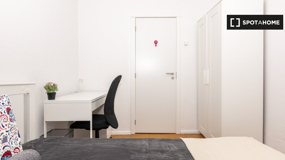 Double room Lisbon, 4 beds — photo 9