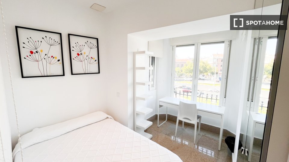 Double room Madrid, 4 beds, 60m² — photo 10