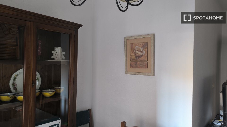 Double room Granada, 3 beds — photo 19