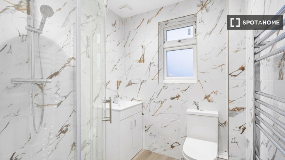 Double room London, 4 beds, 100m² — photo 1
