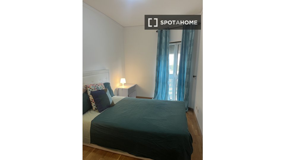 Double room Lisbon, 3 beds, 95m² — photo 14