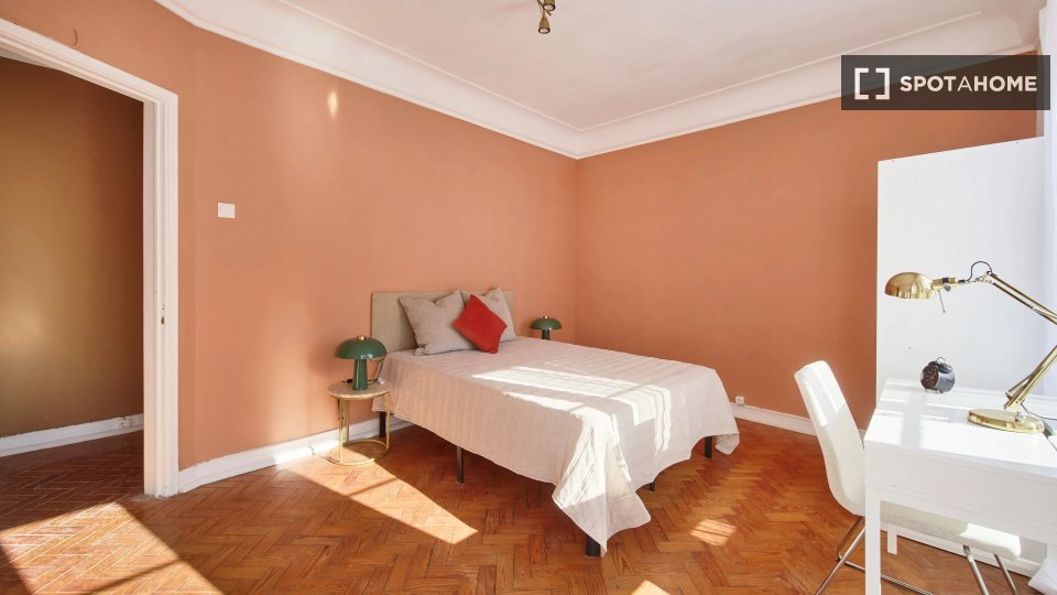 Double room Lisbon, 6 beds — photo 8